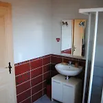 Christelle Et Laeticia 샬레 *